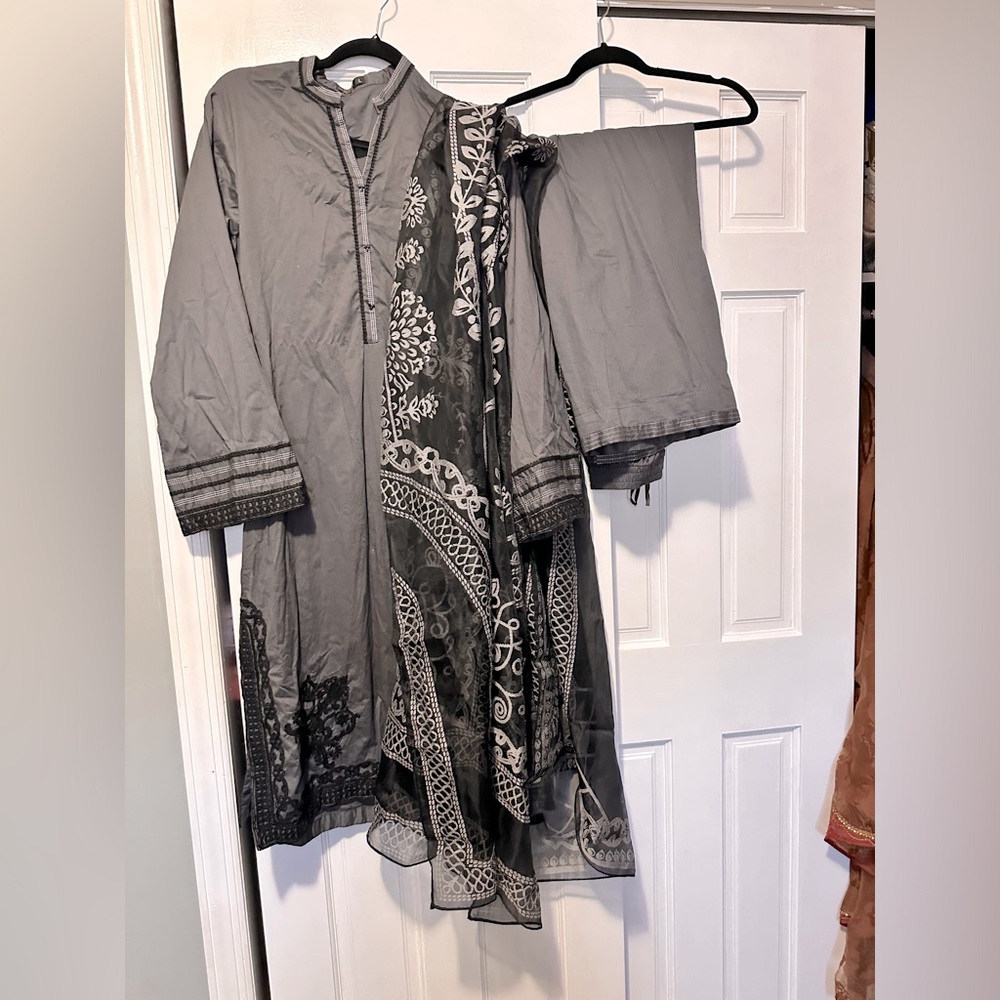 Pakistani Indian shalwar kameez